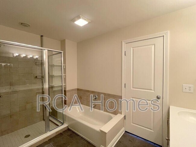 Building Photo - 232 E Saint Joseph St