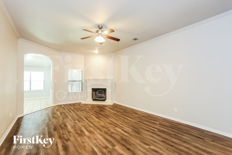 Building Photo - 2213 Brandy Dr
