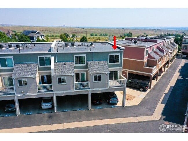 Building Photo - Bright & Beautiful 2-Level Condo in NoBo, available June 5th