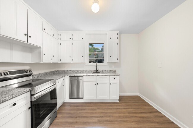 Building Photo - 1036 Seymour Ave
