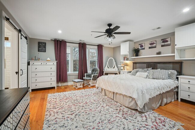 Building Photo - Stunning 4 BR/3.5 BA Single-Family Home in...