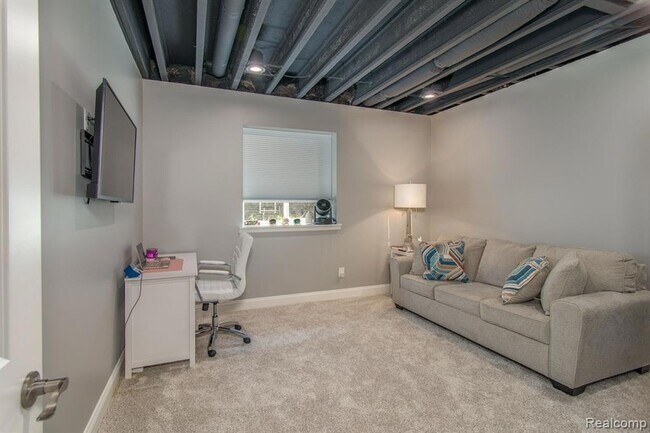 Building Photo - 53081 Enclave Cir