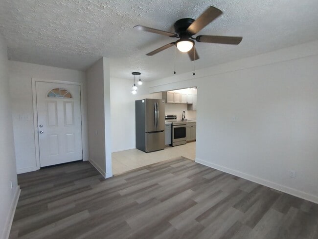 Building Photo - 2015 Duncan Ave