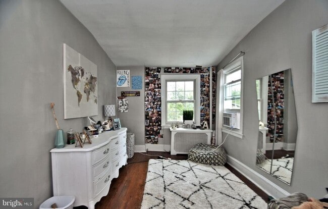 Building Photo - 19 E Germantown Pike