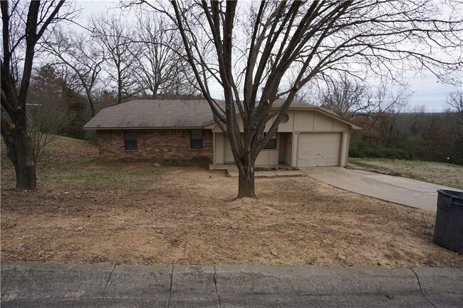 Building Photo - 3 BR, 1 BTH, 1 car garage, Total Electric