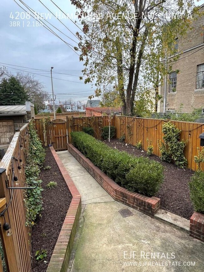 Building Photo - 4208 New Hampshire Ave NW