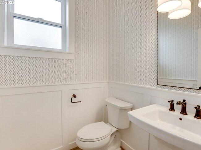 Building Photo - 3815 SE Tenino St