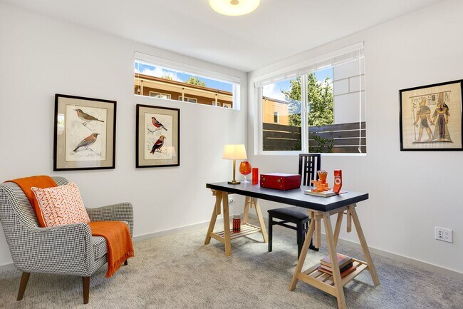 Building Photo - Lovely Ravenna 3bdrm/2.5 bath detached townhome  with 2 parking spaces.  - Available 8/1