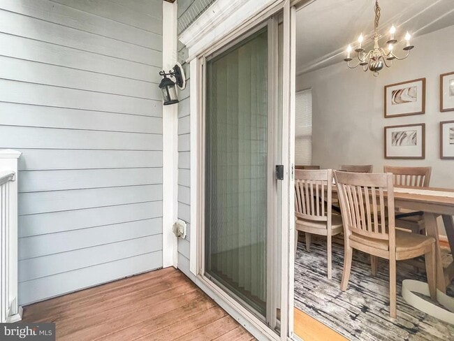 Building Photo - 12 S Exeter St