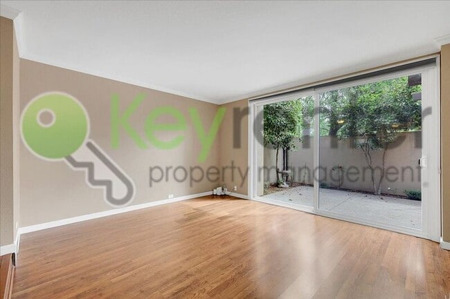 Building Photo - 2254 Woodside Ln