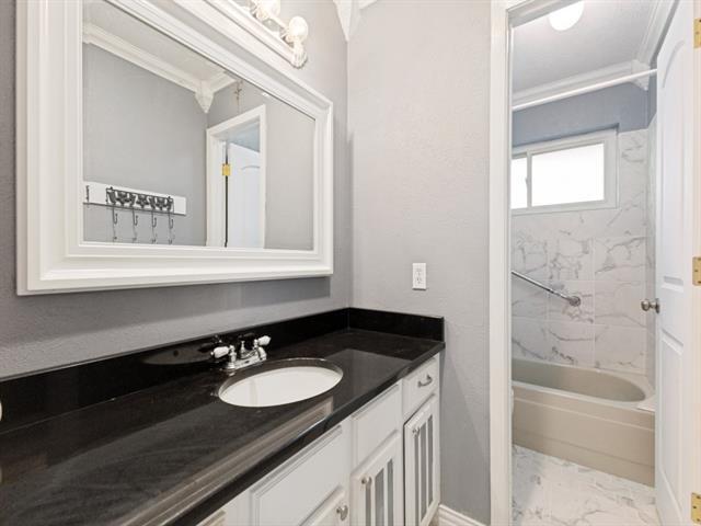 Building Photo - 829 Broadmoor Dr
