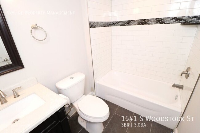Building Photo - 1541 S Woodstock St