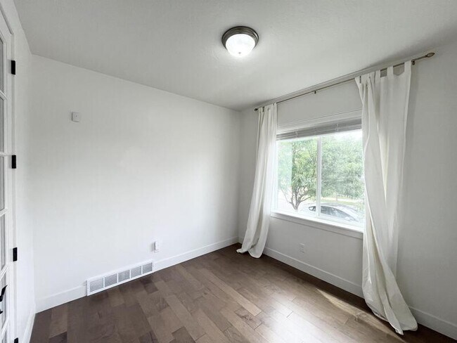 Building Photo - 9729 Fira Ln