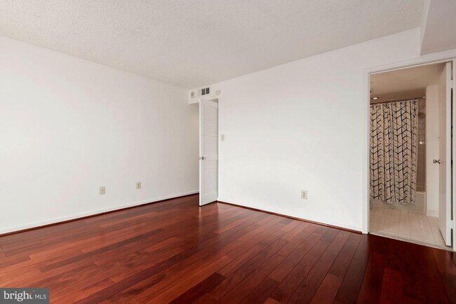 Building Photo - 1101 S Arlington Ridge Rd