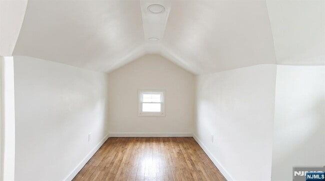 Building Photo - 33 Norwood Pl