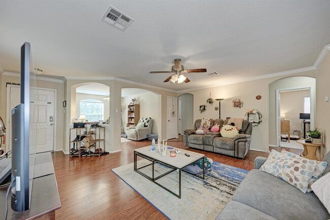 Building Photo - 921 Dexter Dr