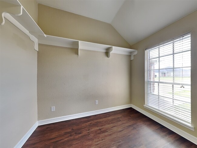 Building Photo - 2922 31st Ave N