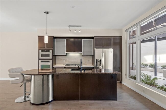 Building Photo - Serene Resort Community, 2 bd, 2 bth, 2 Story Gym, Rooftop Deck, 4 Pools