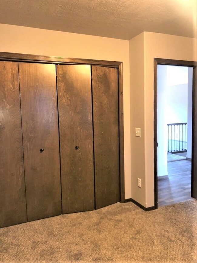 Building Photo - Spacious, Modern East Side Town Home