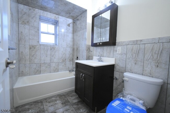 Building Photo - 232 Shephard Ave