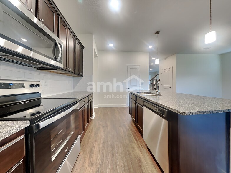 Building Photo - 264 Banyan Frst Dr