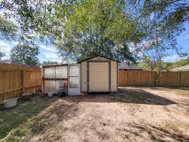 Building Photo - Welcome to your next home in the heart of Downtown Cleveland, Texas! This inviting 3-bedroom, 2-b...