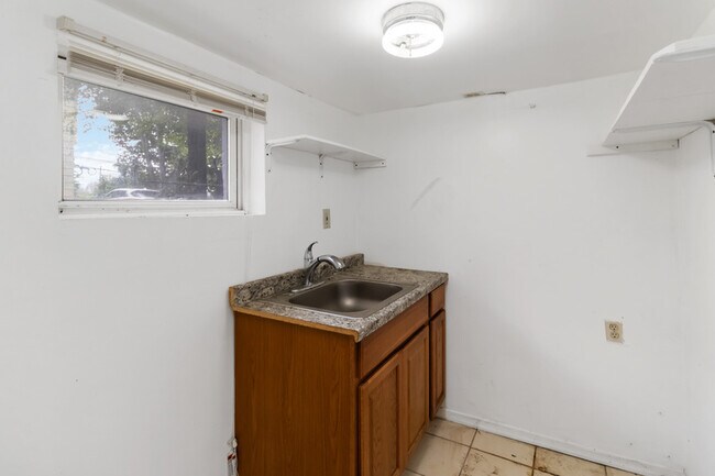 Building Photo - 76 Forest St