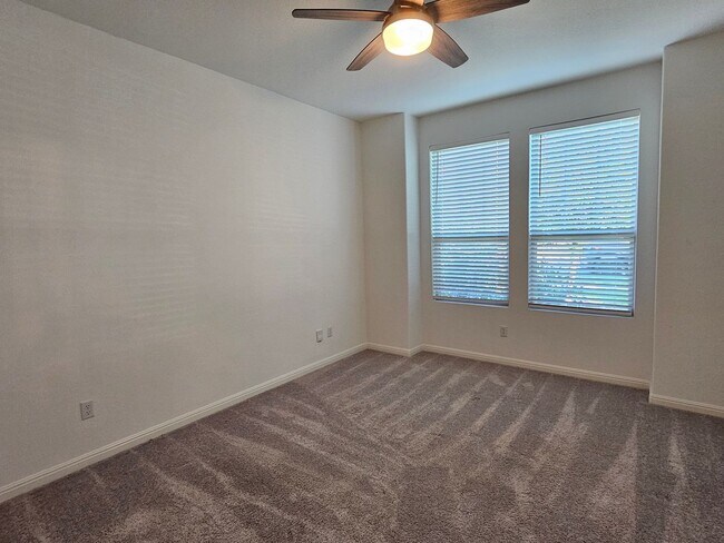 Building Photo - Beautiful 3 Bed / 3 Bath Home in North Lea...