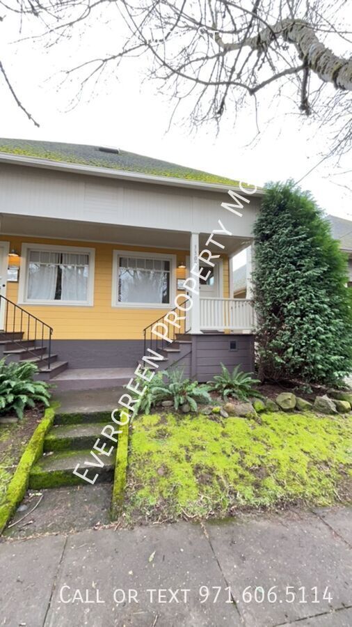 Building Photo - Charming 1BA Home Street Parking and Elect...