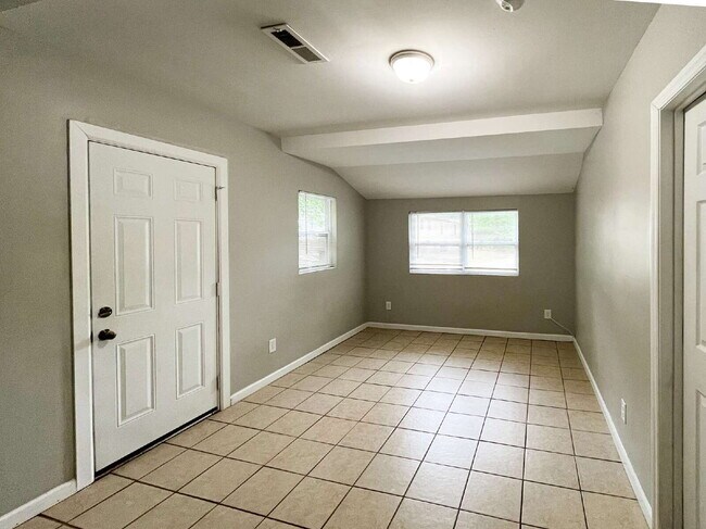 Building Photo - Cozy 3-Bed Home in the Heart of Wake Forest