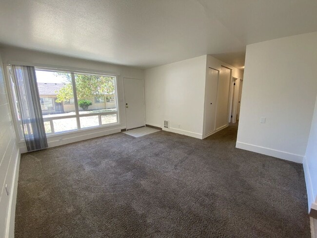 Building Photo - 757 NE Alameda Ave