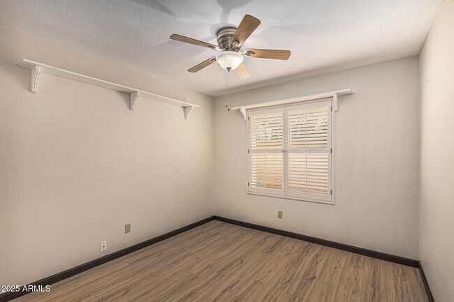 Building Photo - 5109 E Kathleen Rd