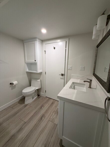 Building Photo - 271 Termino Ave