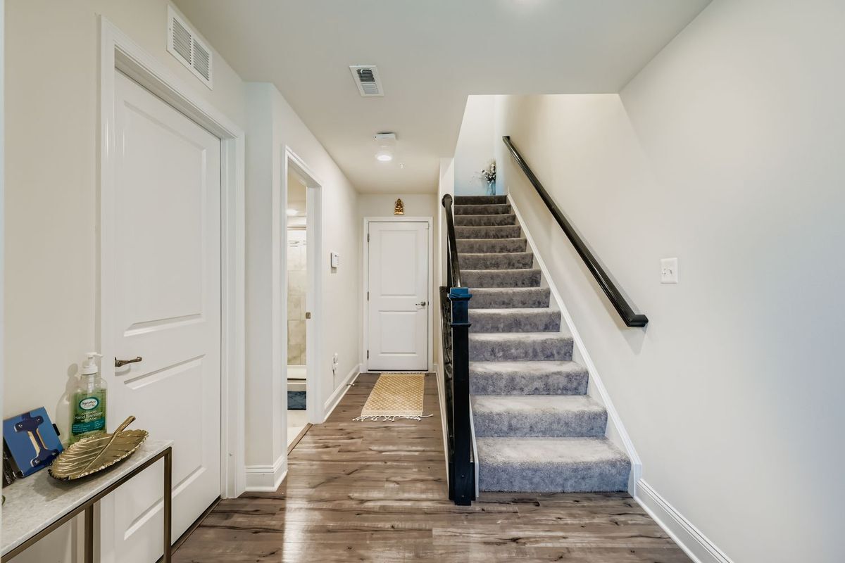 Building Photo - 7588 Warburg Way