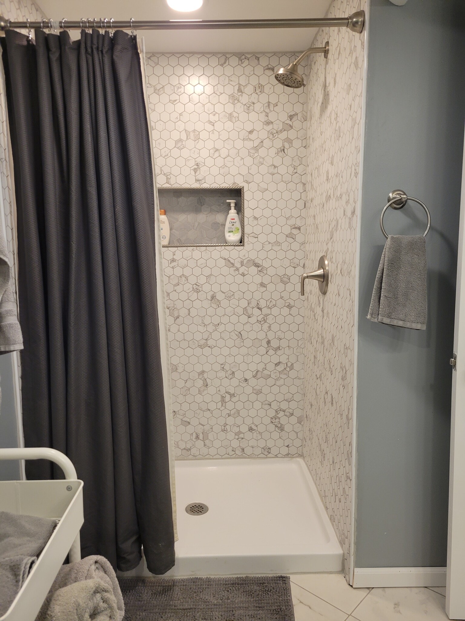 Building Photo - 413 N Rosa Rd