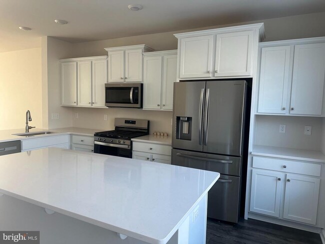 Building Photo - 11 Lilac Cir
