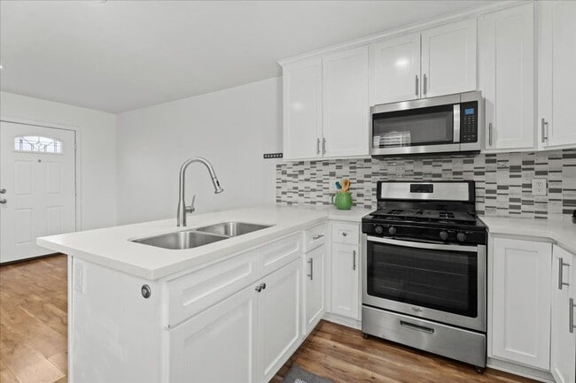 Building Photo - Modern Detached 3 Bedroom House with Private 2 Car Garage and Patio