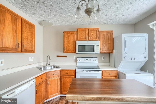 Building Photo - 43 Oak Crest Ct