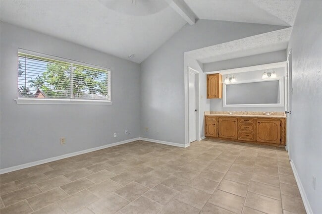 Building Photo - 3519 Saratoga Dr