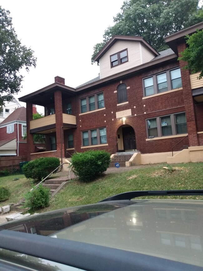 Front View - 2848 Melrose Ave