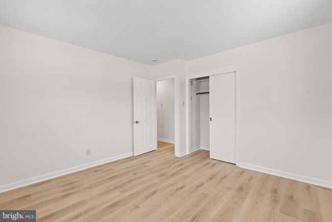 Building Photo - 154 Valleybrook Rd E