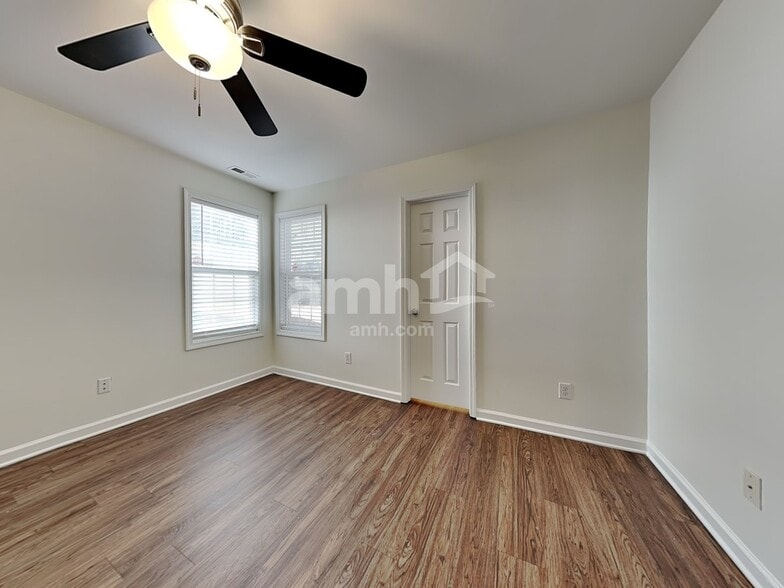 Building Photo - 3700 Cashew Dr