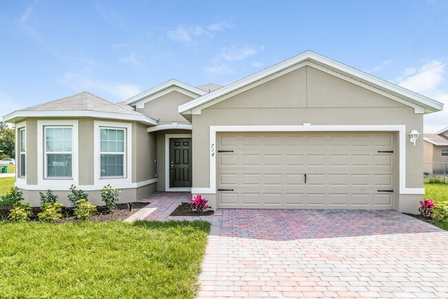 Building Photo - 714 SW 6th St