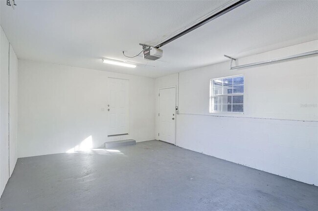 Building Photo - 350 N Phelps Ave