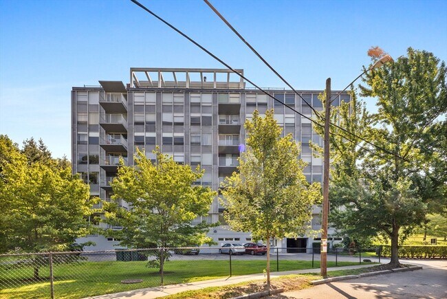 Building Photo - 80 Park St