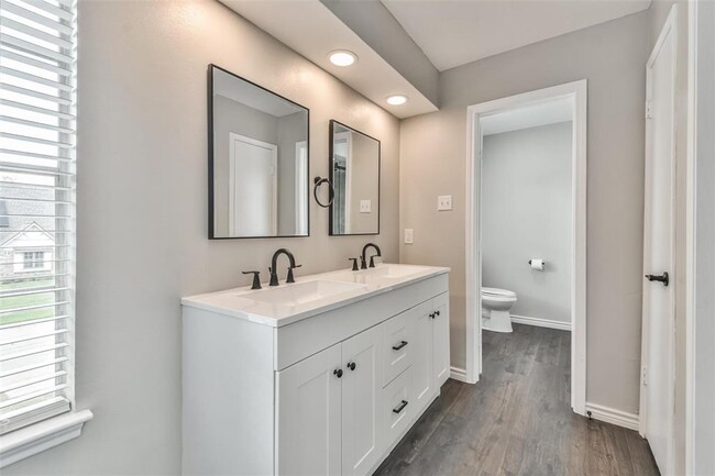 Building Photo - 7003 Huntbrook Dr