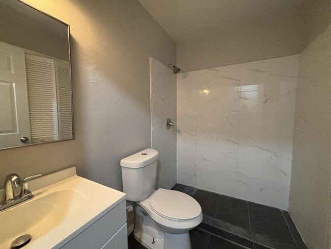 Building Photo - 9600 River Walk Ct