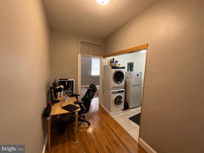 Building Photo - 1407 McCulloh St