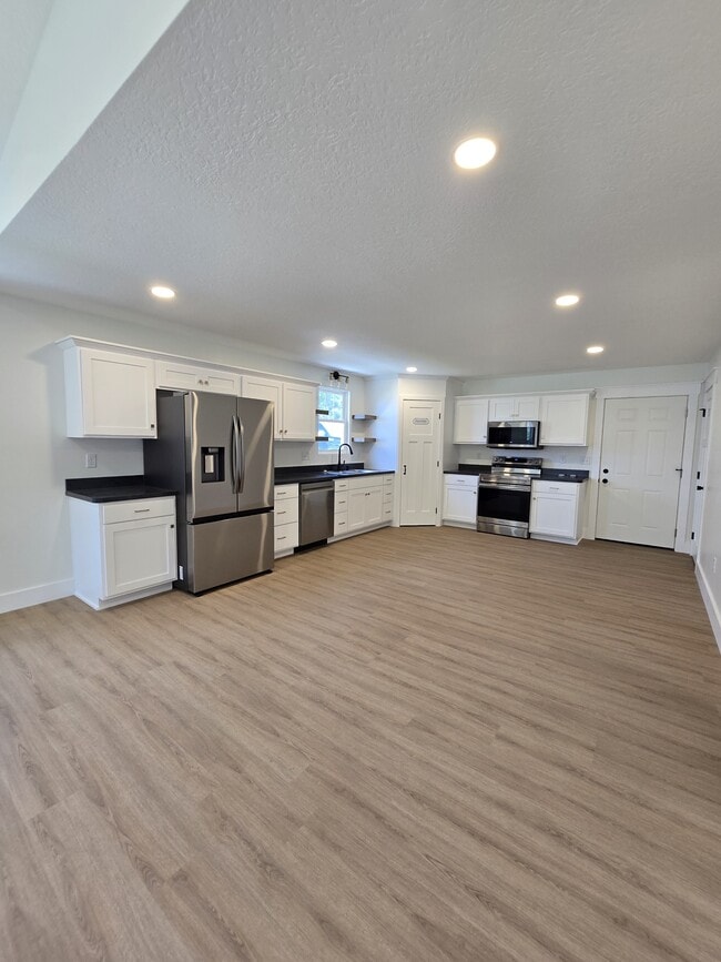 Building Photo - 6446 Navarre Rd SW
