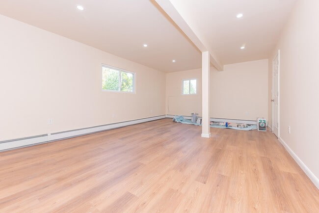 Building Photo - 1520 Traver Rd